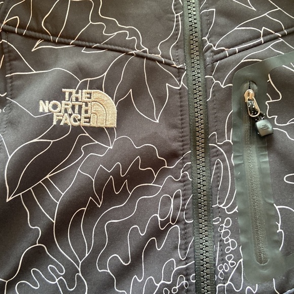 The North Face Black and White Goretex XCR Summit Series 2 in 1 Size Jacket YL - Picture 3 of 7